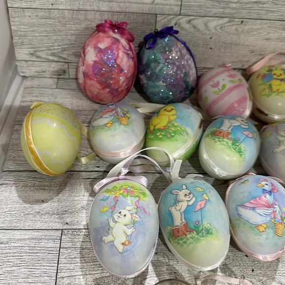 Vintage lot of 18 faux Easter eggs decor - Picture 2 of 7